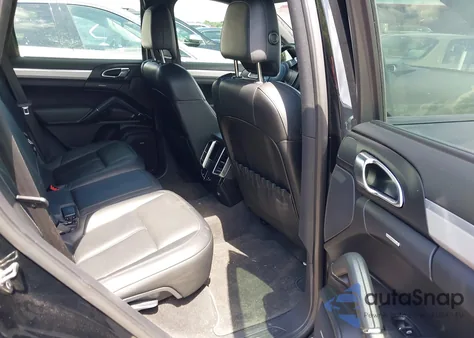 2013 Porsche Cayenne Diesel z USA, uszkodzony, nr VIN WP1AF2A26DLA37233